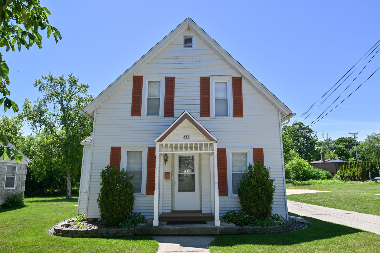 Property Photo:  215 W Chestnut St  WI 53074 