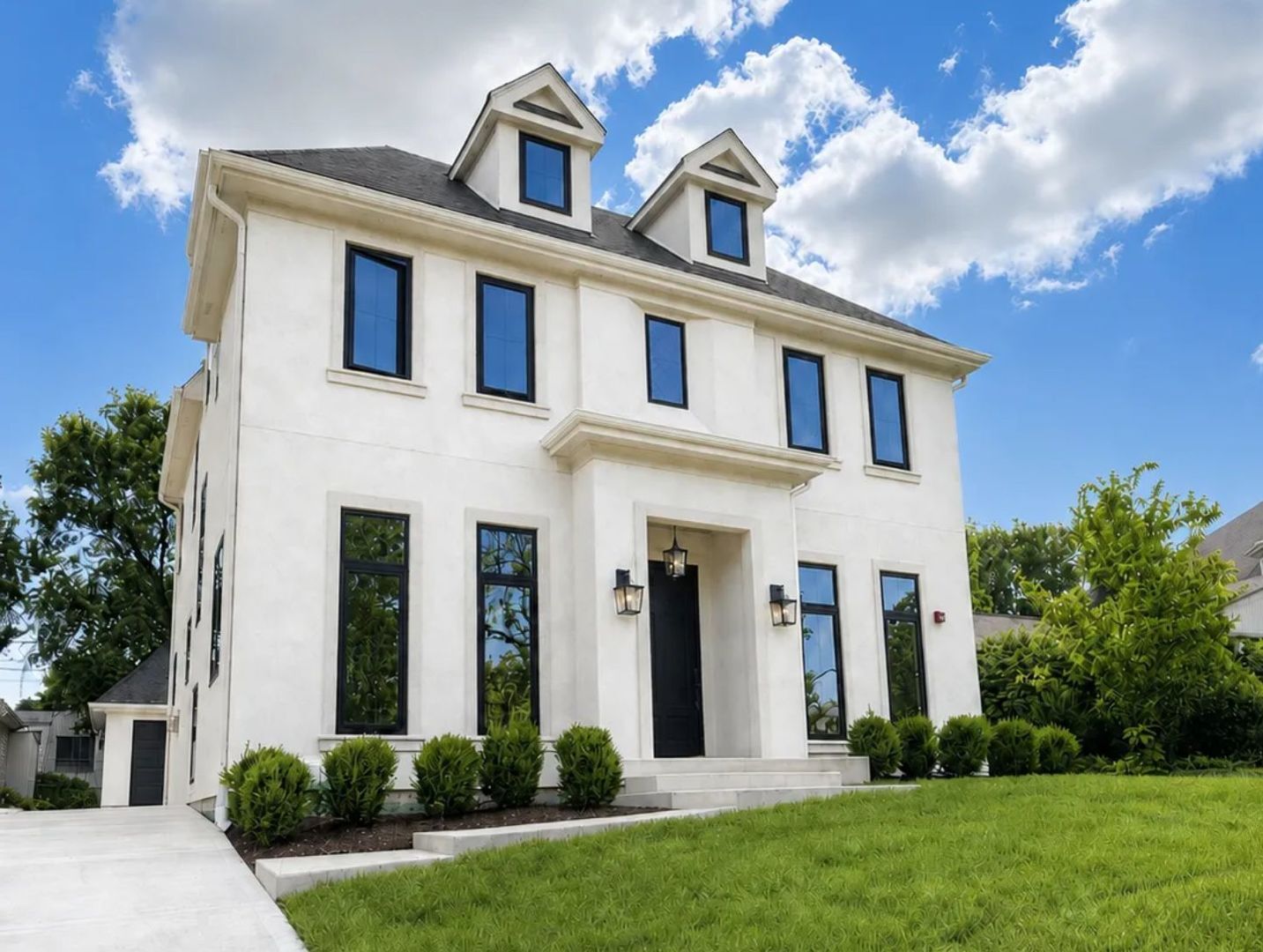 Property Photo:  827 S Monroe Street  IL 60521 
