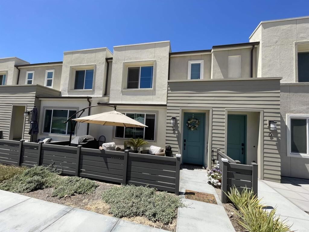 Property Photo: 766 Makani Street 5 CA 91911