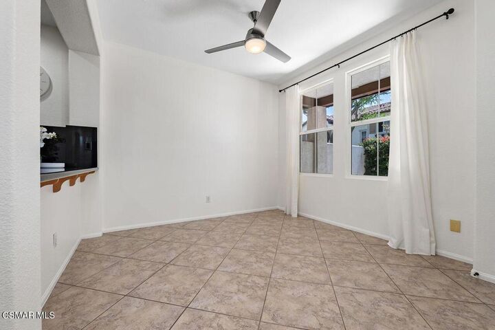 Property Photo: 123 Via Aldea CA 91320