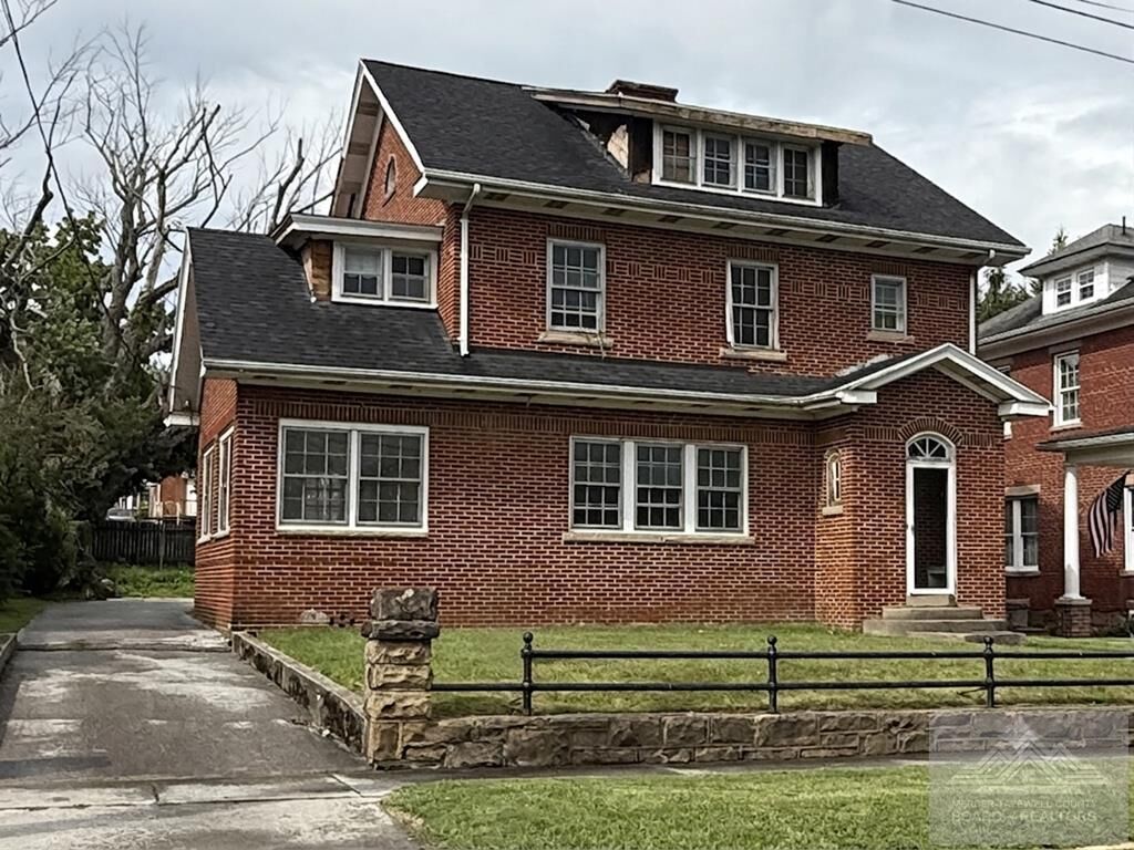 Property Photo:  1706 Honaker Ave  WV 24740 