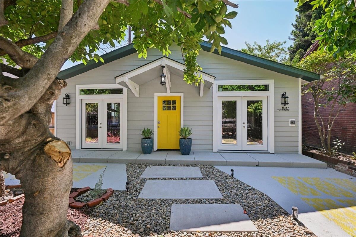 Property Photo:  1917 6th Street  CA 95811 