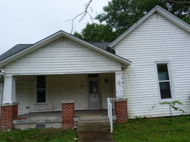 Property Photo:  410 S Franklin St S  TN 37388 