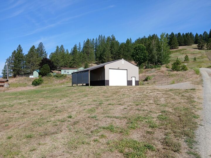Property Photo:  966 Artman Gibson Rd  WA 99114 