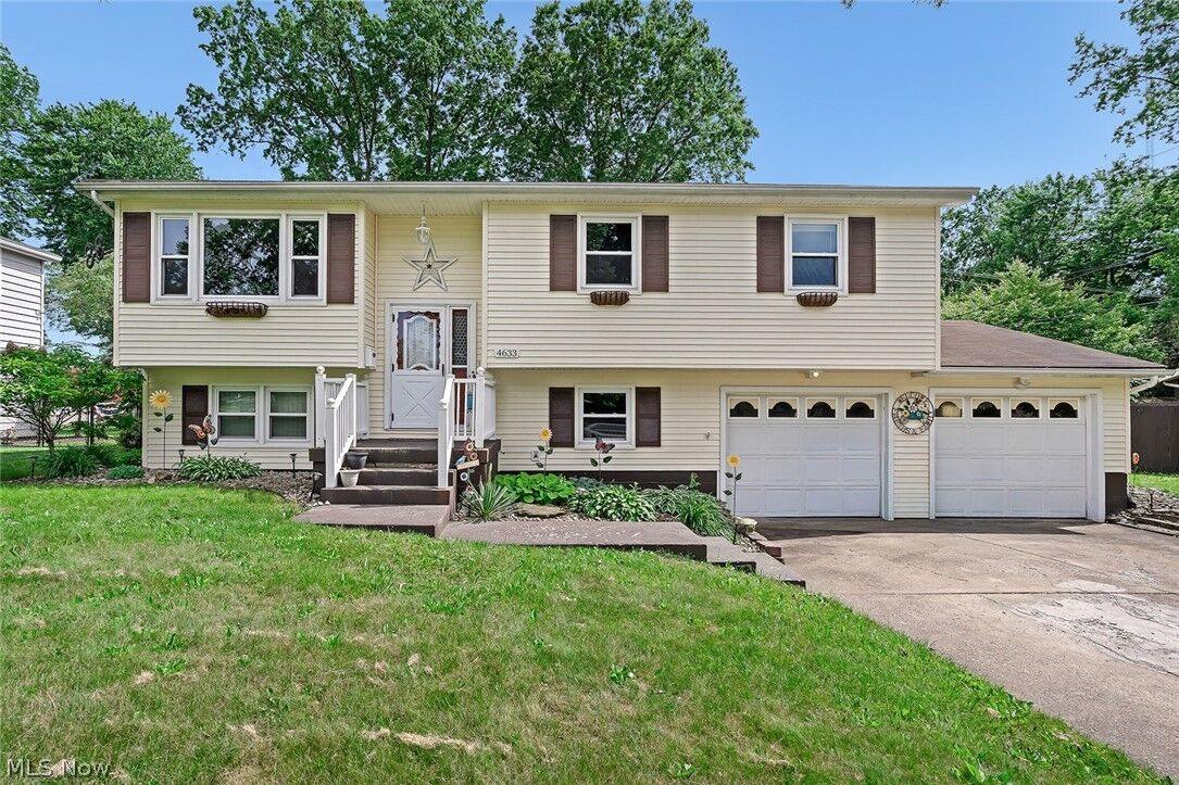 Property Photo:  4633 Barrington Drive  OH 44515 