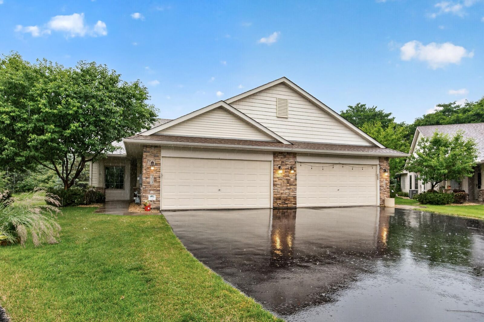 Property Photo:  313 Summer Place E  MN 55117 