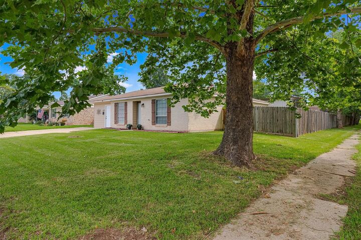 Property Photo: 1629 Nikki Lynn Drive LA 71112