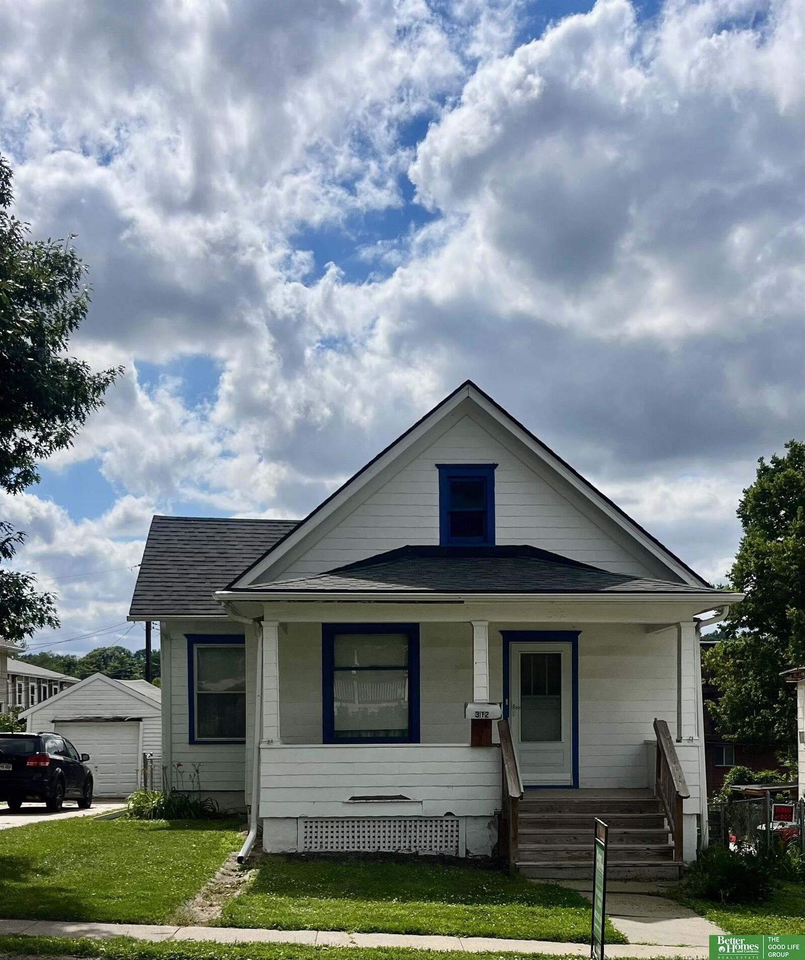 Property Photo: 312 N 33rd Street NE 68132