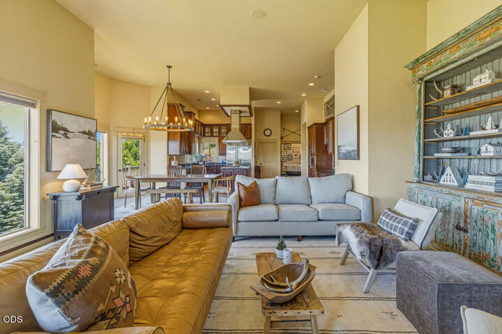 Property Photo:  1354 Ridgecrest Drive  OR 97601 