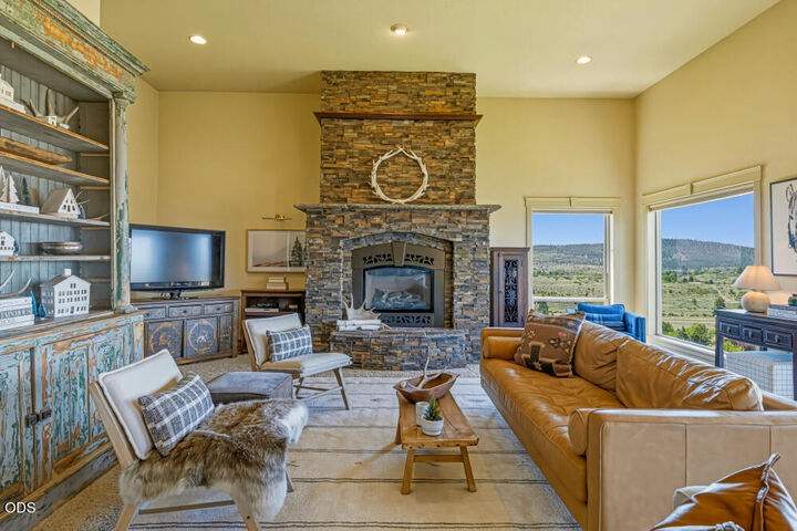 Property Photo:  1354 Ridgecrest Drive  OR 97601 