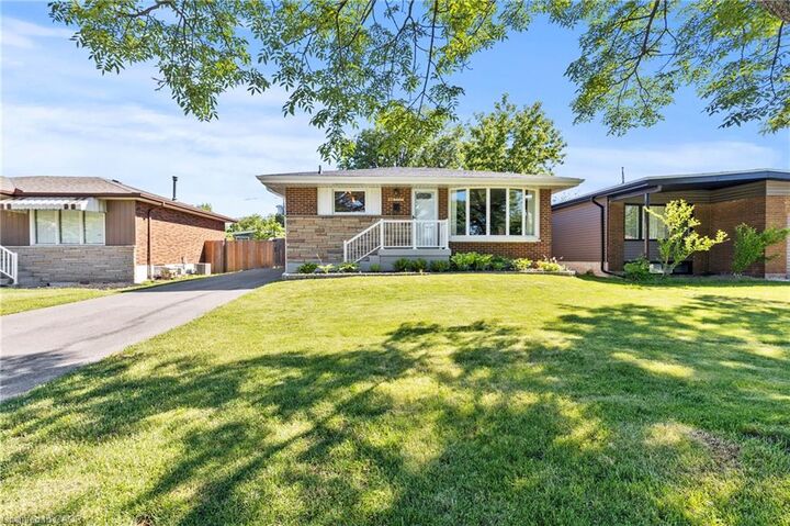 Property Photo:  27 Bobolink Road  ON L9A 2P3 