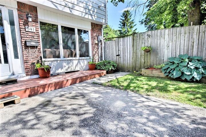 Property Photo: 541 Parkview Crescent ON N3H 4Z9