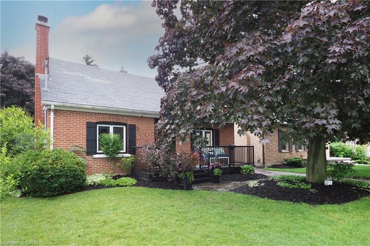 Property Photo:  633 Rose Street  ON N3H 2E7 