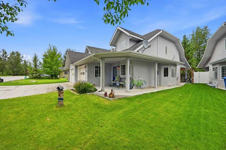 Property Photo:  223B 3 Street SW  AB T0M 1X0 