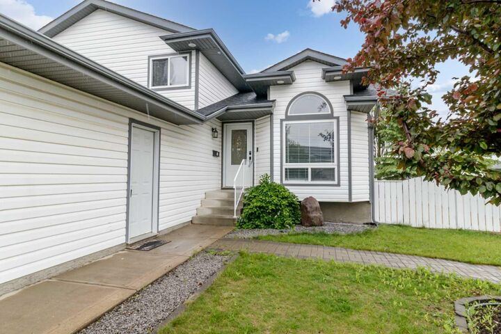 Property Photo: 61 Premiere Crescent AB T0M 0J0