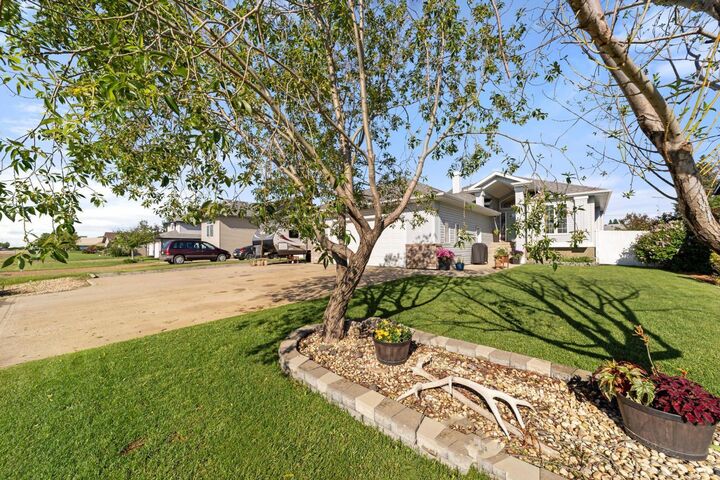 Property Photo:  313 Hanson Street  AB T0B 0J0 