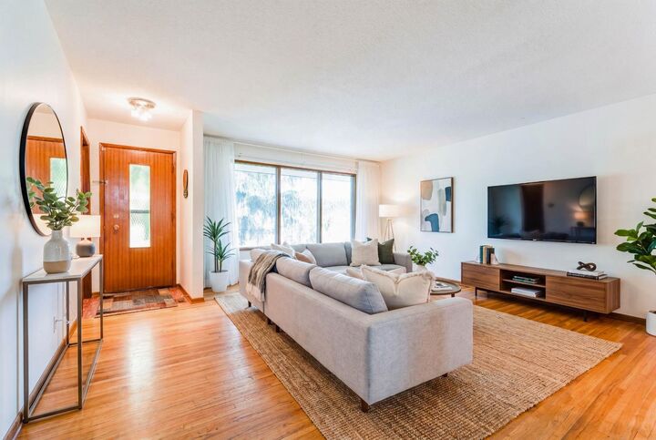 Property Photo: 7511 Huntridge Crescent NE AB T2K 4C8
