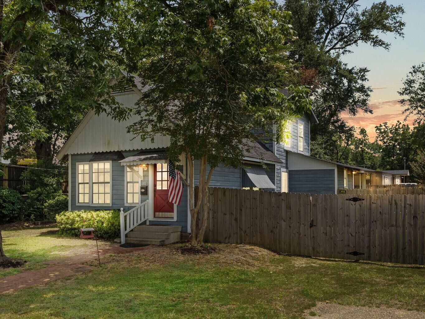 Property Photo:  501 Magnolia St  LA 70634 