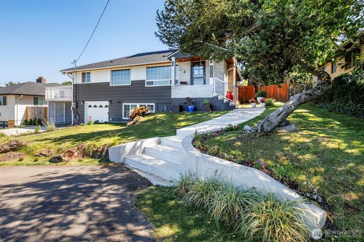 Property Photo:  2515 S 118th Street  WA 98168 