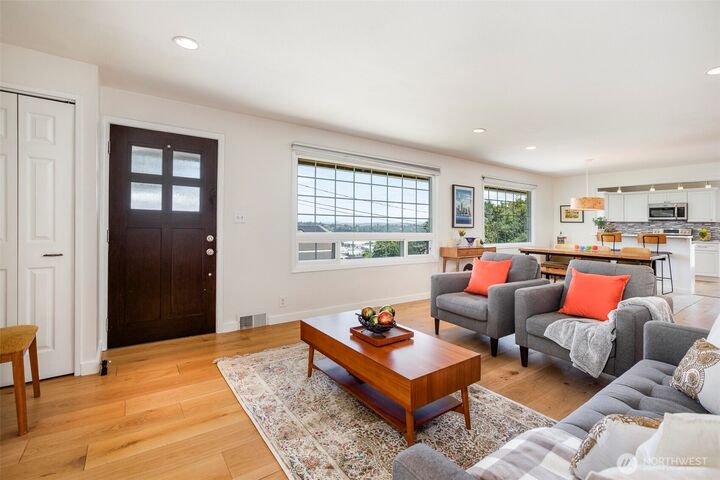 Property Photo:  2515 S 118th Street  WA 98168 