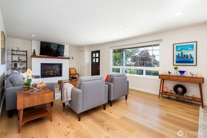 Property Photo: 2515 S 118th Street WA 98168