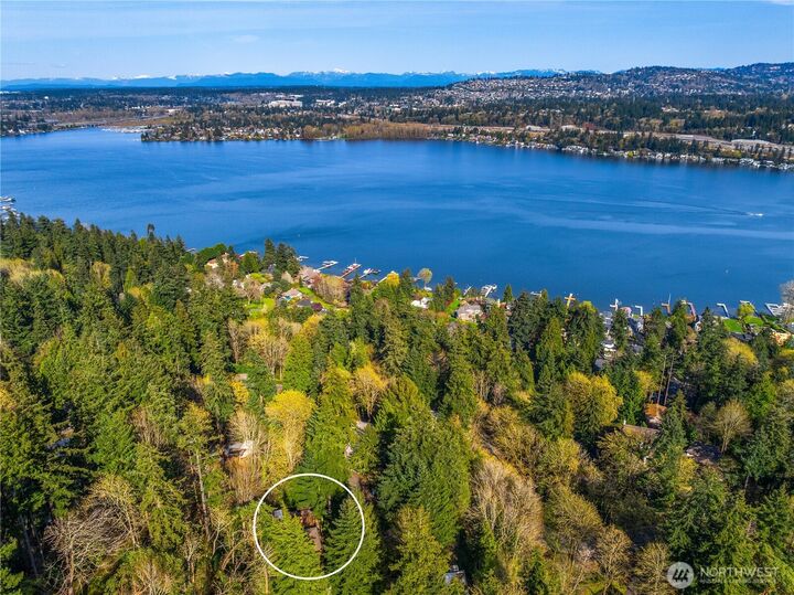 Property Photo:  5021 E Mercer Way  WA 98040 