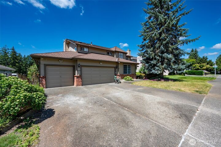 Property Photo: 1529 Ilwaco Avenue NE WA 98059