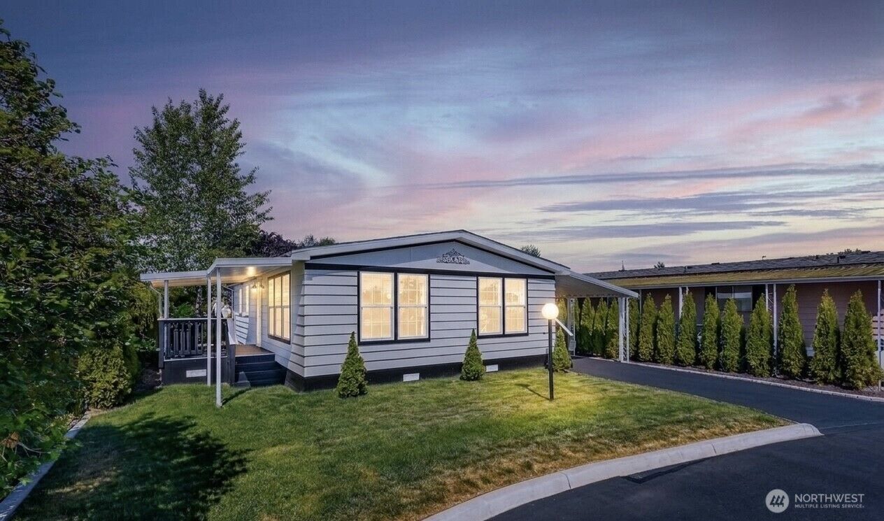 Property Photo:  5900  64th Street NE 6  WA 98270 