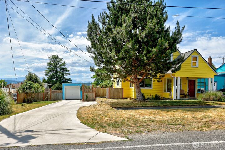 Property Photo:  425  Walker Street  WA 98368 