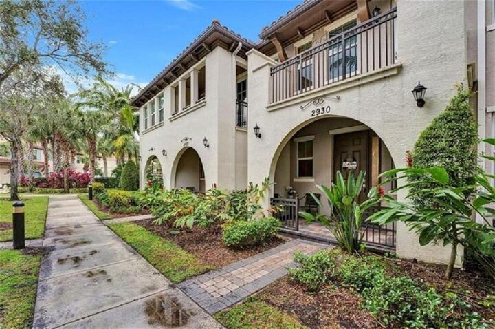 Property Photo:  2930 Cascada Isles Way  FL 33024 