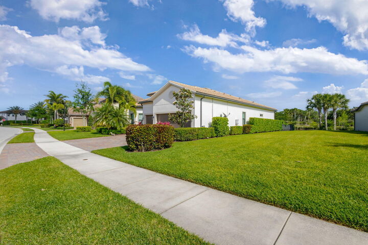 Property Photo: 532 Sonoma Isles Circle FL 33478
