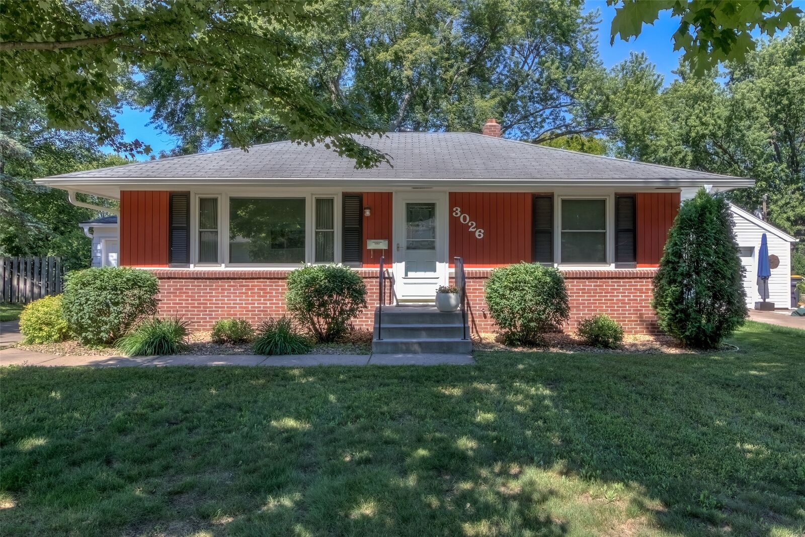 Property Photo:  