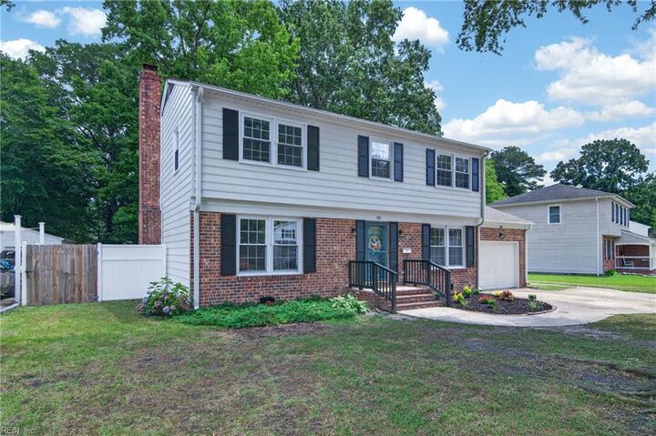 Property Photo:  32 Ridgewood Pw  VA 23608 