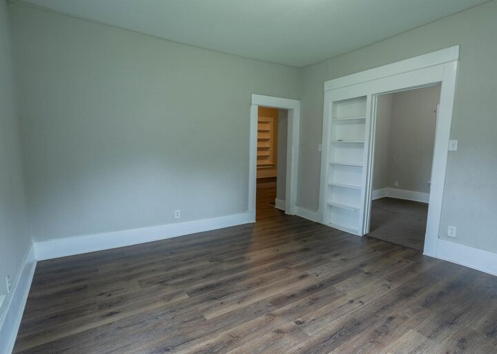 Property Photo:  1424 E 1st St  KS 67156 