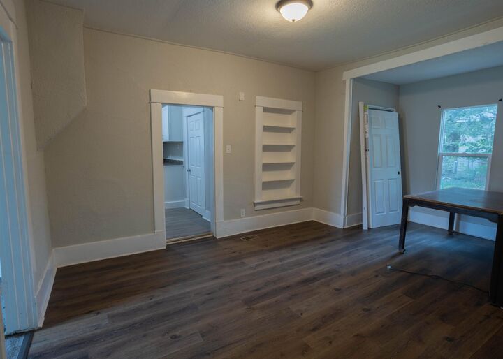 Property Photo:  1424 E 1st St  KS 67156 