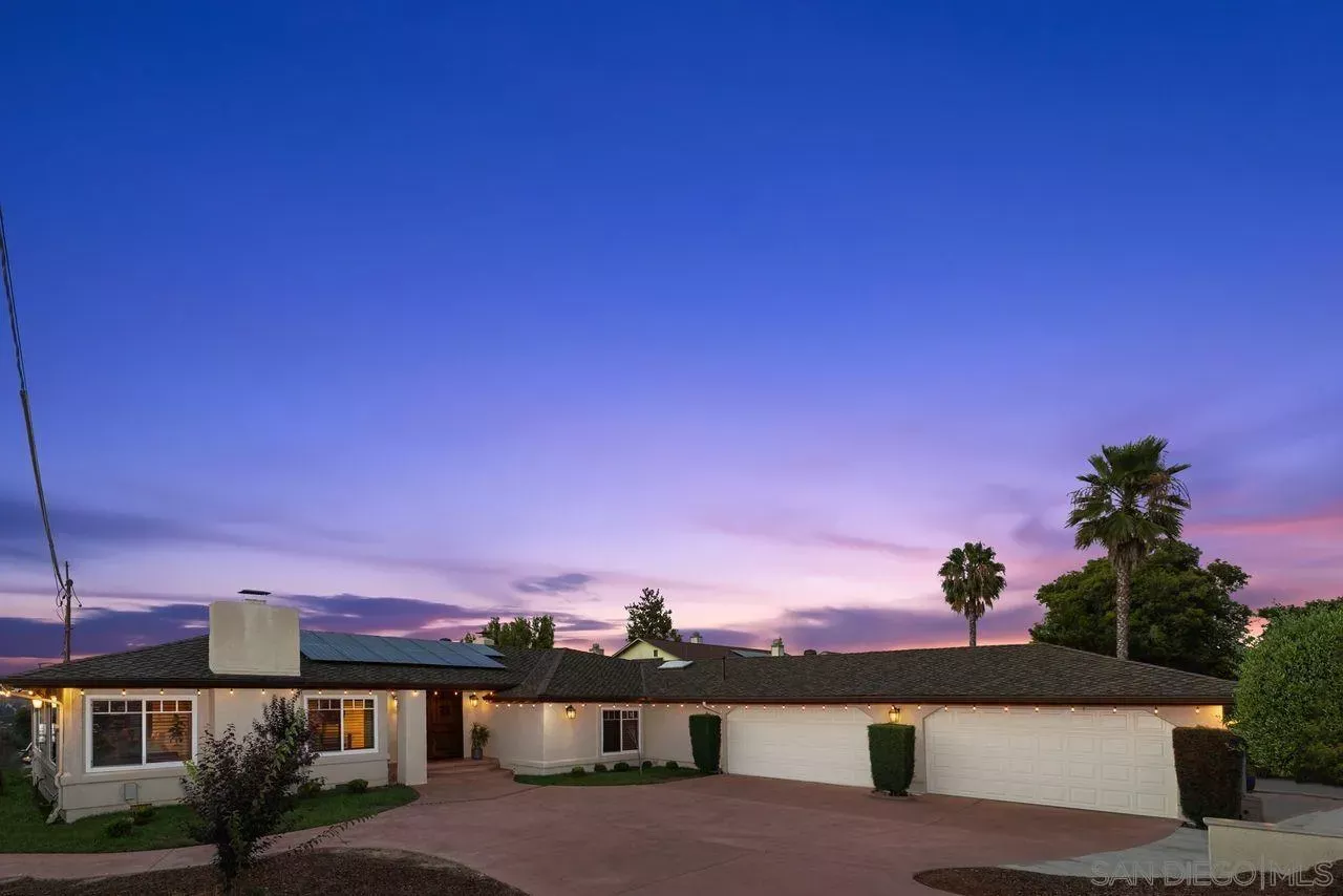 Property Photo: 1041 Calle Mesita CA 91902