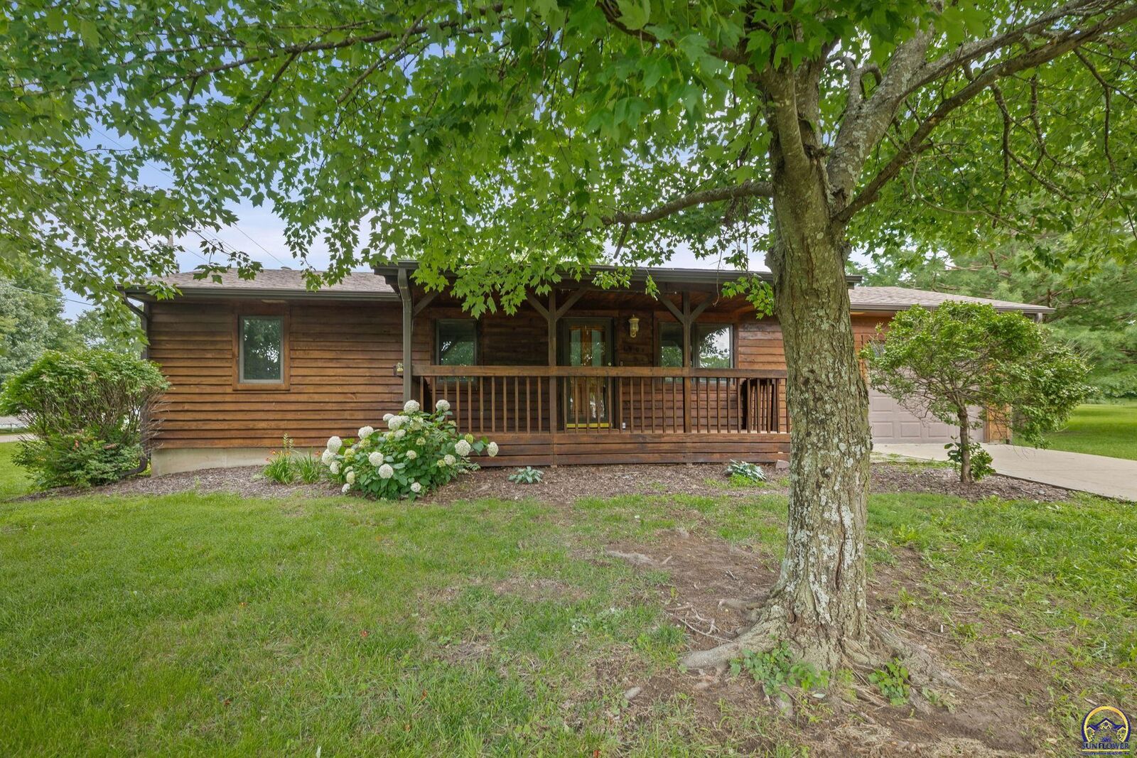 Property Photo: 1901 Willow St KS 66088
