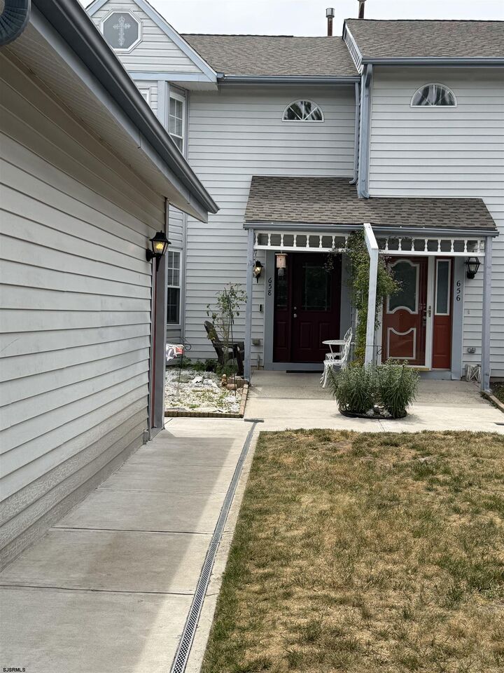 Property Photo:  658 E Lakefront Circle 658  NJ 08205 