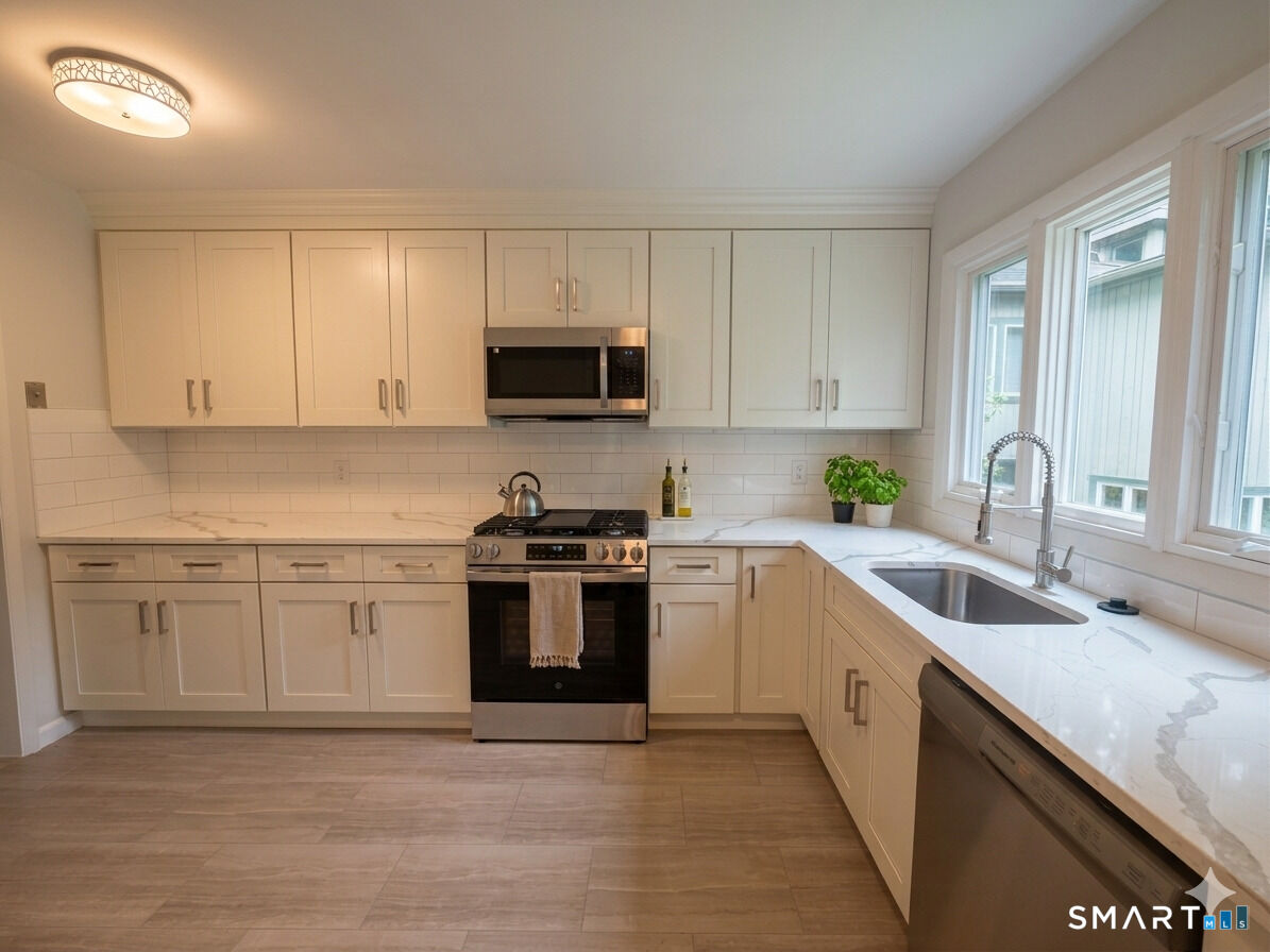 Property Photo:  8 Lyle Court G  CT 06032 