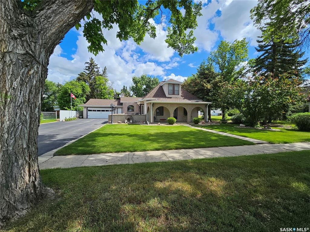 Property Photo: 325 4th Avenue E SK S0K 4L0