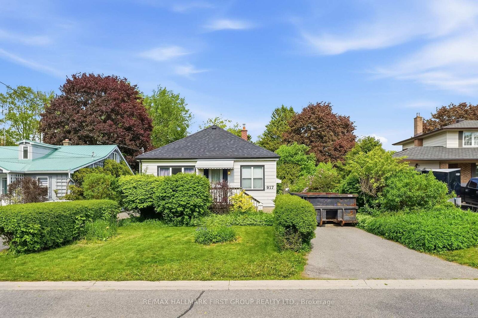 Property Photo:  917 Green Street  ON L1N 4G4 