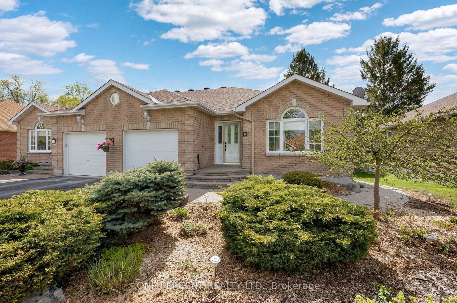 Property Photo:  18 Dr. Gordon Crescent  ON K0G 1J0 