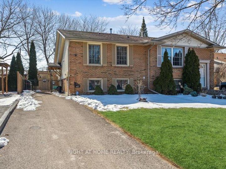 4 1/2 Leaside Drive — photo 1