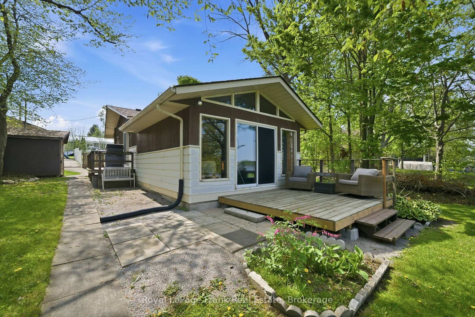 Property Photo: 54 Butternut Drive ON K9V 4R1