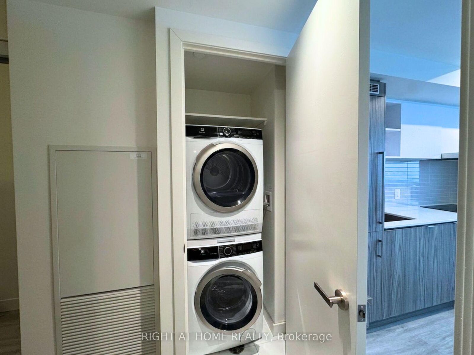 Property Photo:  55 Cooper Street 4005  ON M5E 0G1 