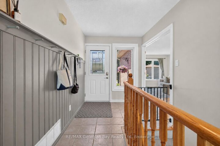 Property Photo: 1005 Dina Crescent ON L4R 5C5