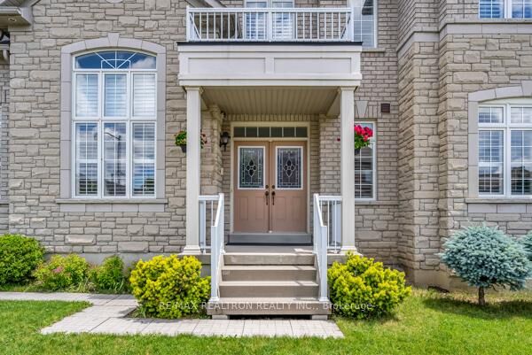 Property Photo: 86 Batchford Crescent ON L6B 0C2