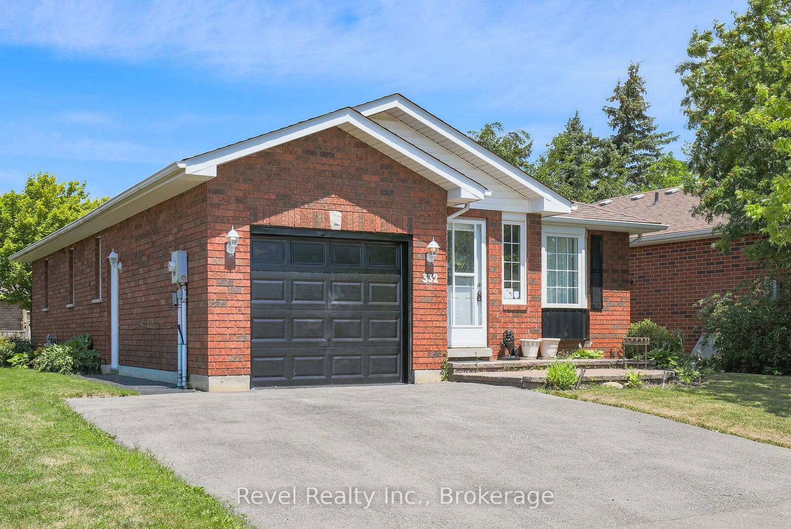 Property Photo:  332 Mary Street W  ON K9V 5X5 