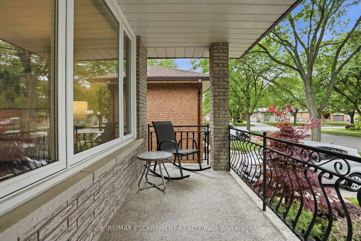 Property Photo:  6 Royce Avenue  ON L8G 4C8 