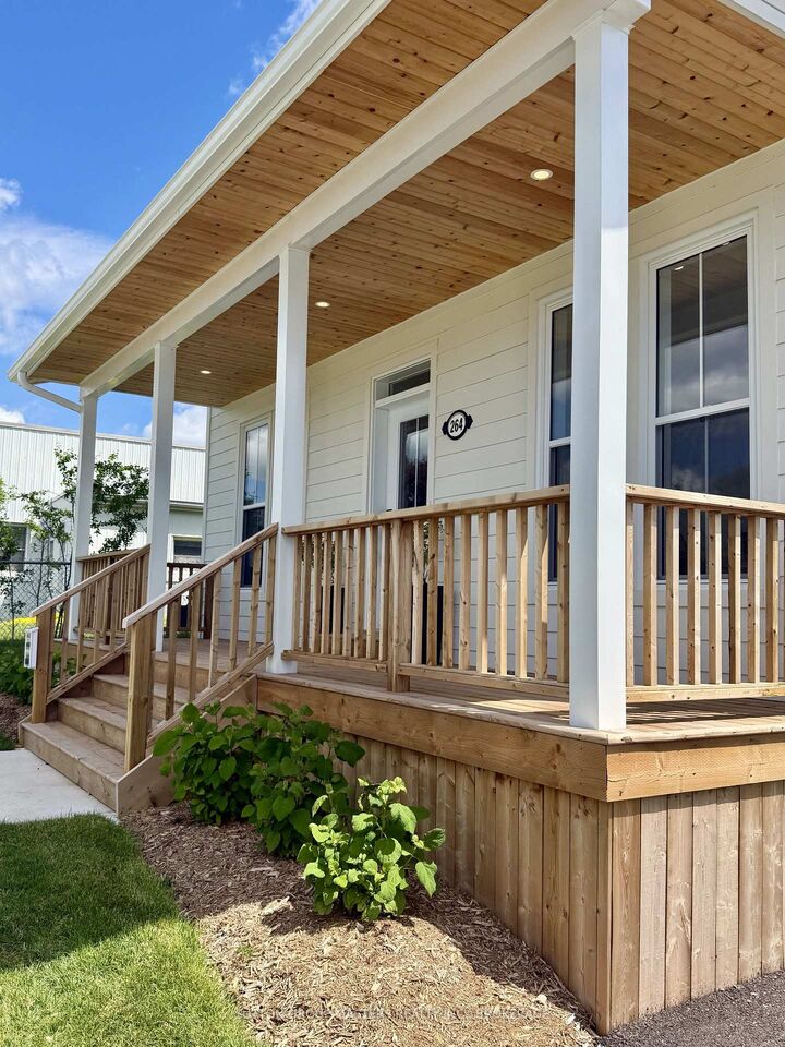 Property Photo: 264 Old Kiln Crescent ON K7K 0L7